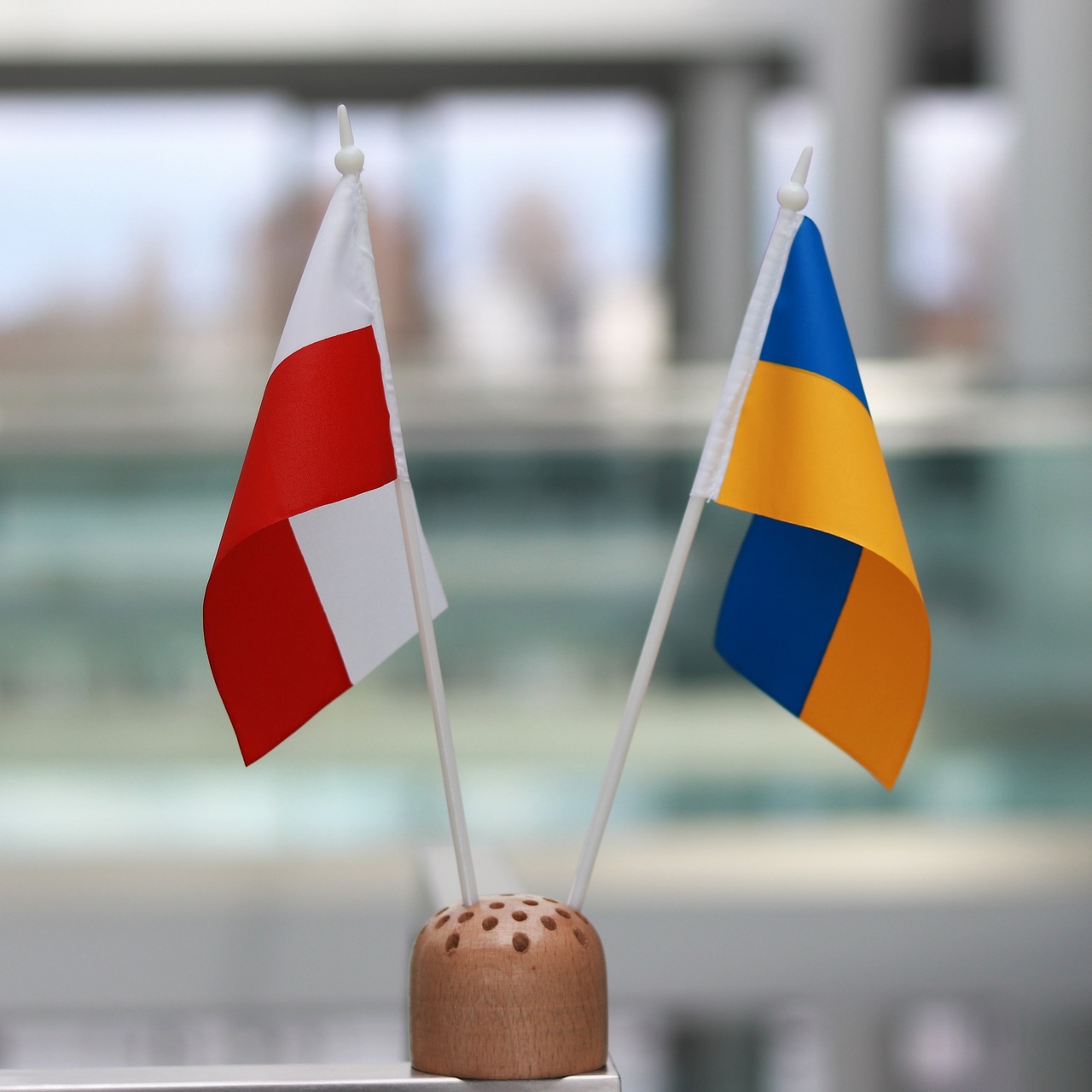 Flagi Ukrainy i Polski