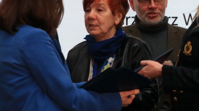 prof. Krystyna Radziszewska odbiera nagrodę