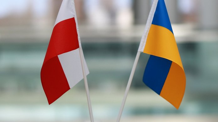 Flagi Ukrainy i Polski