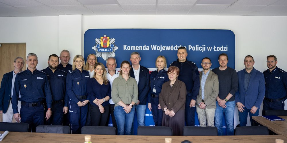 zdjęcie grupowe uczestników spotkania