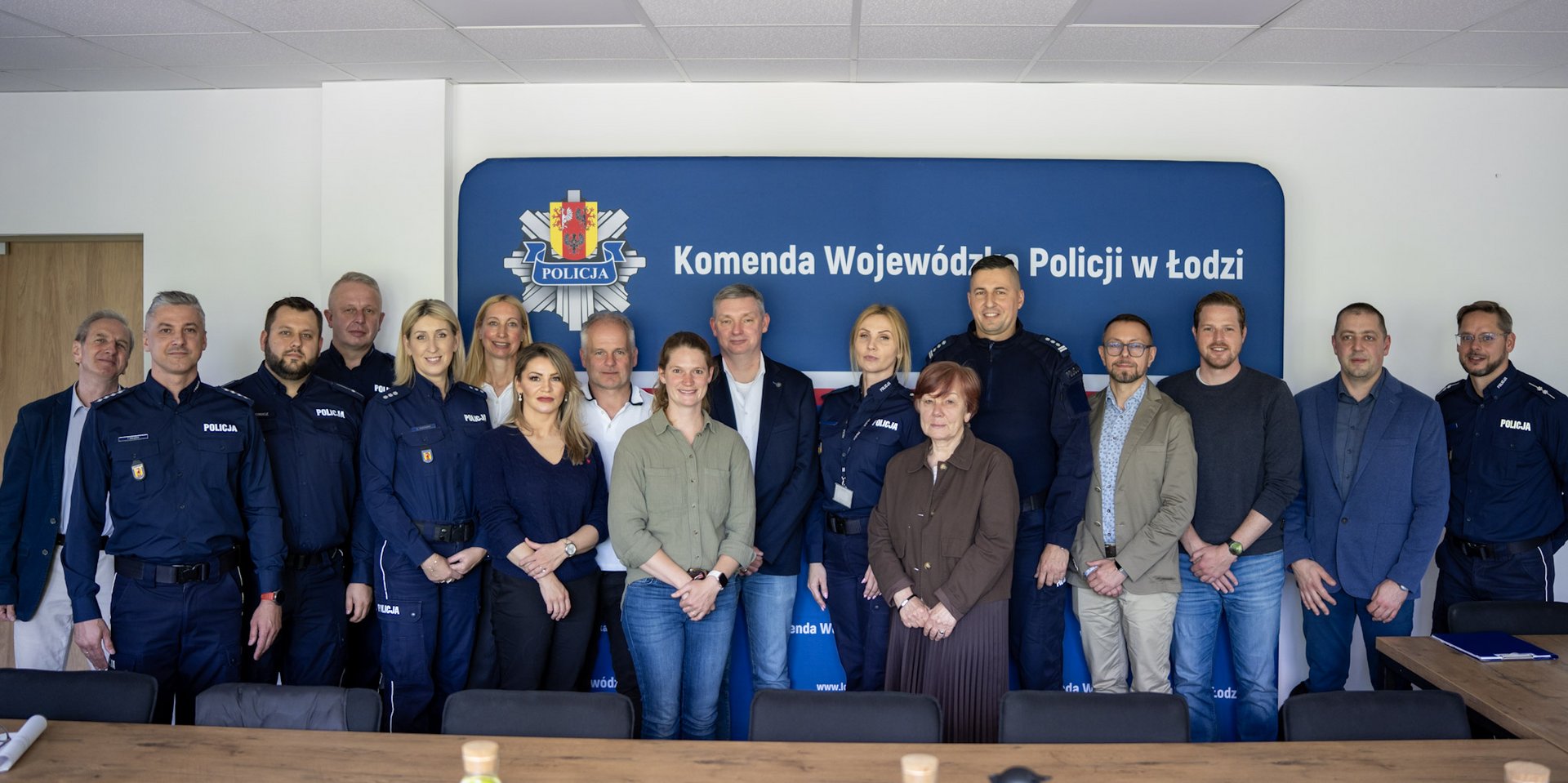 zdjęcie grupowe uczestników spotkania