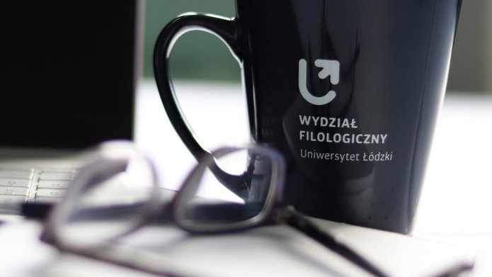 Kubek z logotypem Wydziału