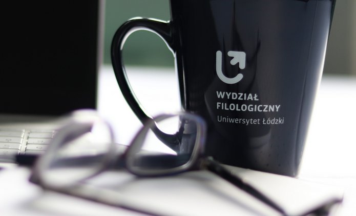 Kubek z logotypem Wydziału